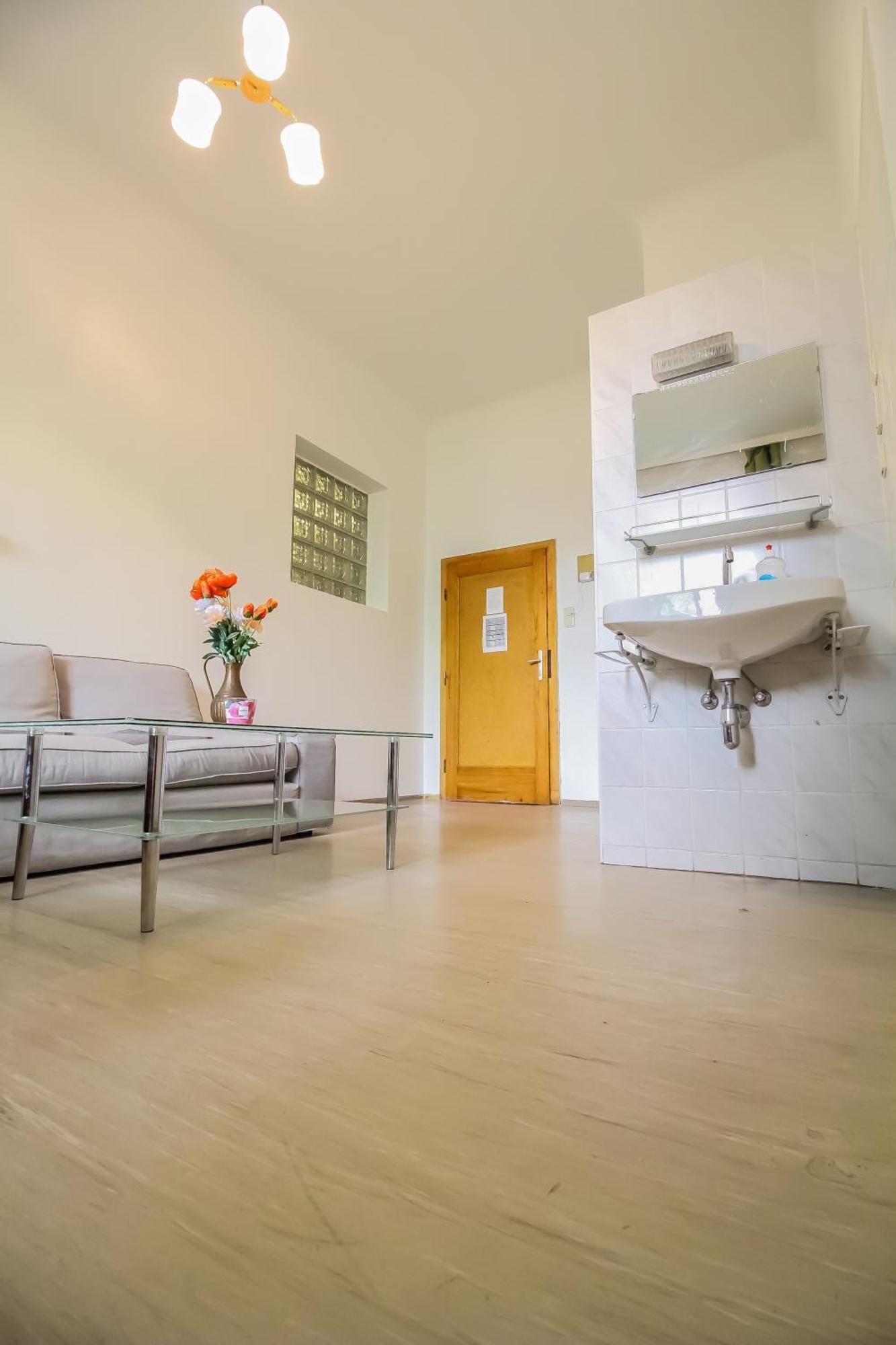 Cozy - U3 Hutteldorferstrasse Wien