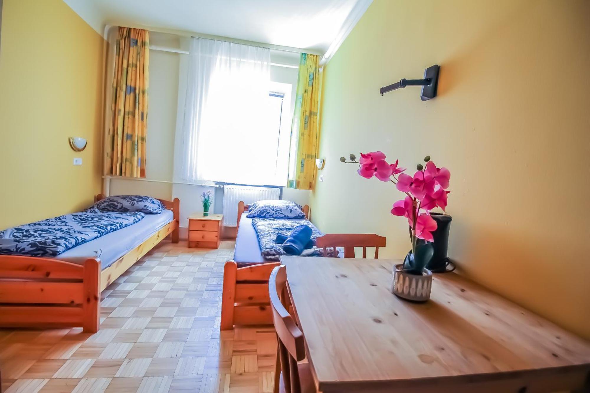 Cozy - U3 Hutteldorferstrasse Wien