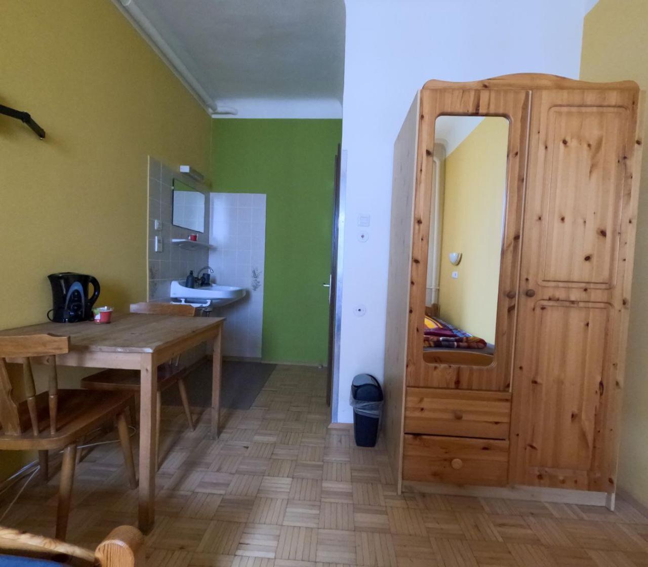 Cozy - U3 Hutteldorferstrasse Privatunterkunft